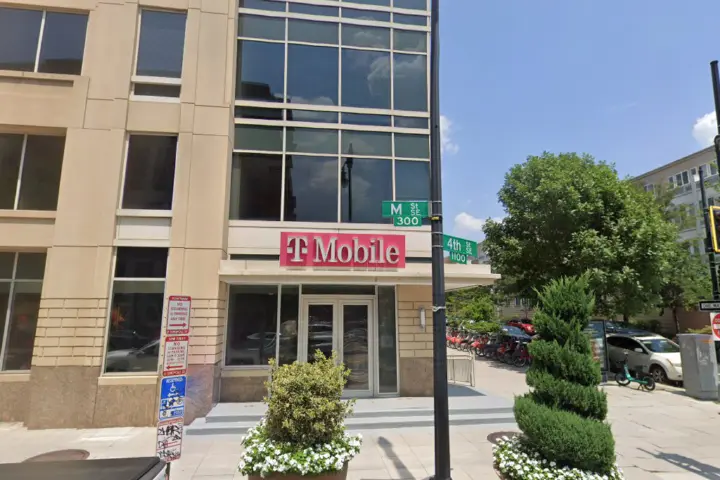 T-Mobile M St & 4th St