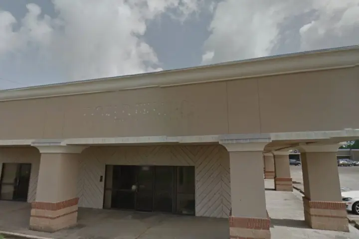 T-Mobile Macarthur Dr & Donnell St