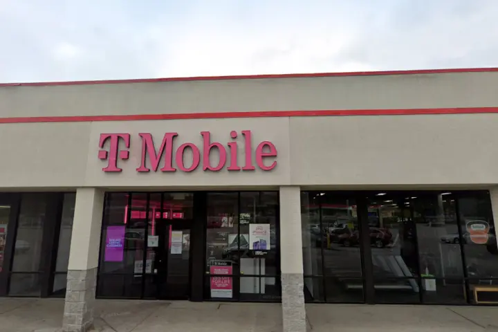 T-Mobile Maccorkle Ave & 4th Ave