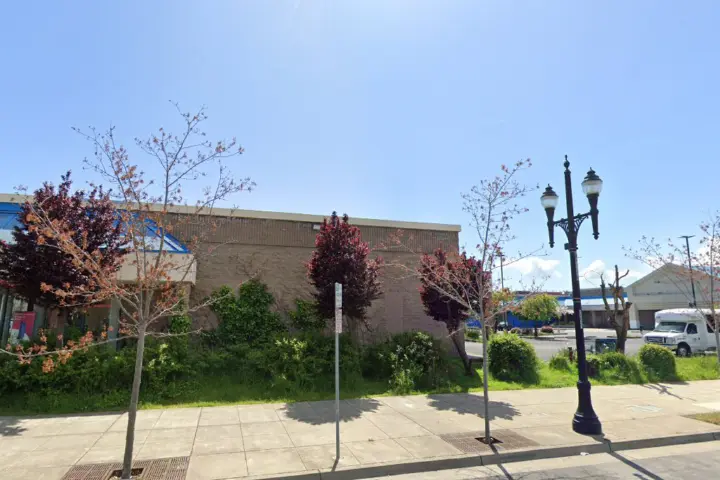 T-Mobile Macdonald & Marina