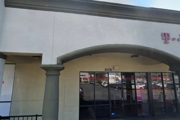 T-Mobile Main & Chapel