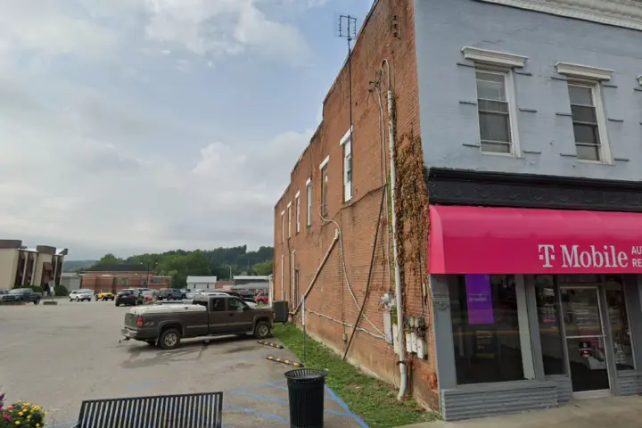 T-Mobile Main & Court