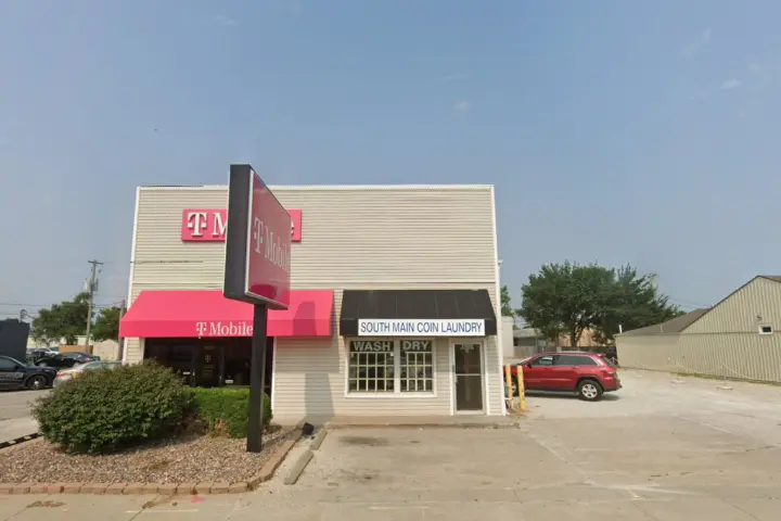T-Mobile Main St & 15th St