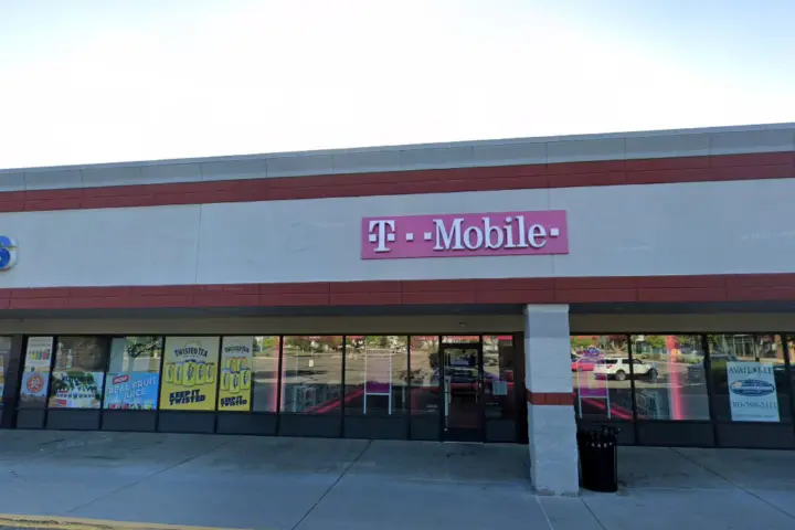 T-Mobile Main St & 17th Ave