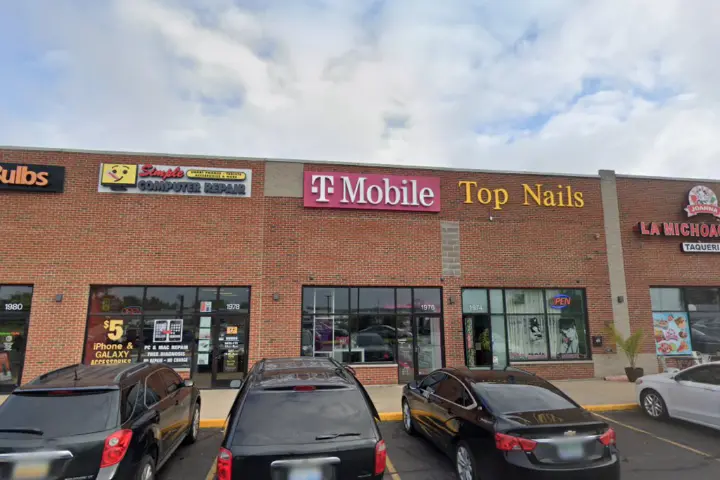 T-Mobile Mall Place & Fairplain