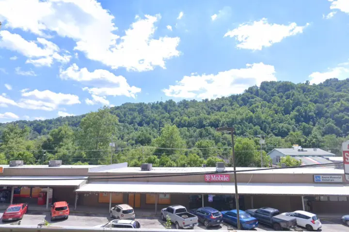 T-Mobile Mall Rd & Smoot Ave