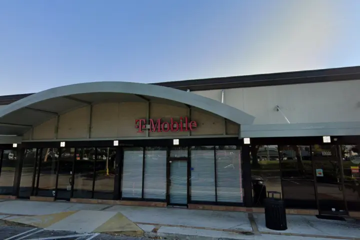 T-Mobile Martin Downs & SW High Meadow Ave