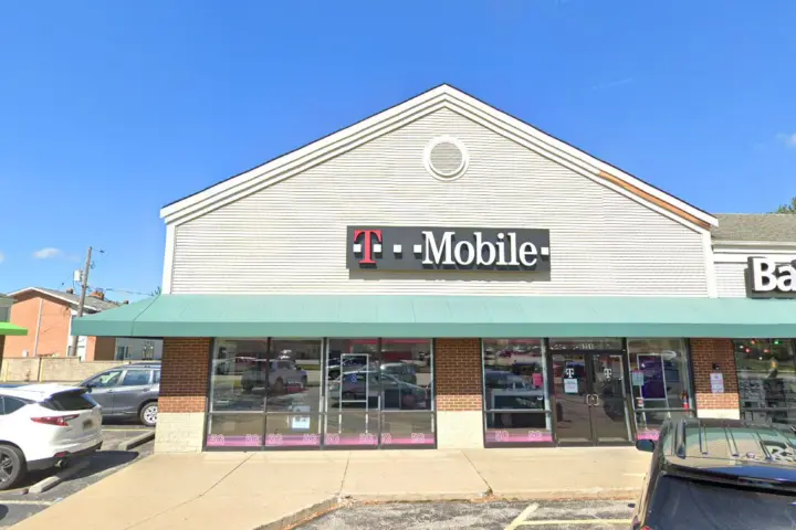 T-Mobile Mayfield Rd & Golden Gate Blvd