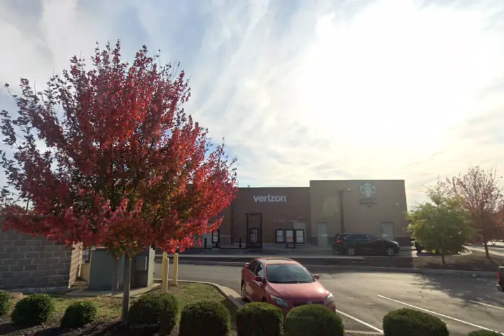 T-Mobile McClelland Cir & Marketplace Cir