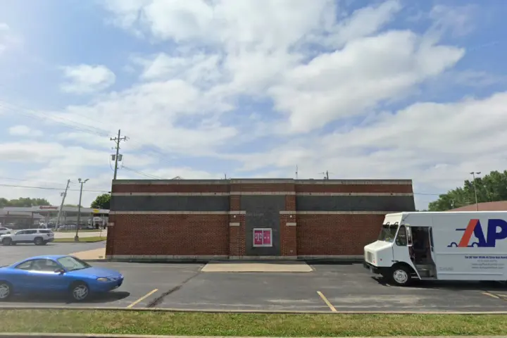 T-Mobile Memorial Dr & Parkview Dr