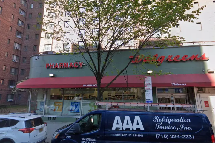 T-Mobile Metropolitan Ave & Mcgraw Ave