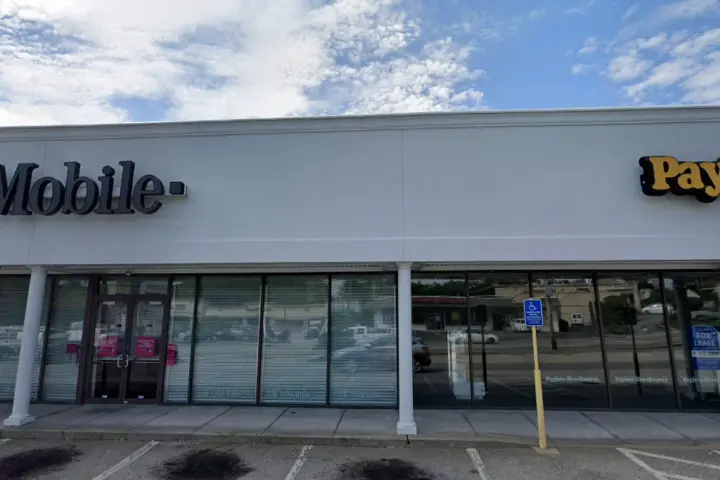 T-Mobile Mineral Spring & Douglas