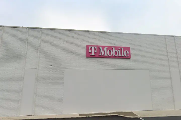 T-Mobile N 12th St & Arcadia Cir