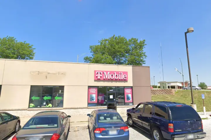 T-Mobile N 72nd St & Ames Ave