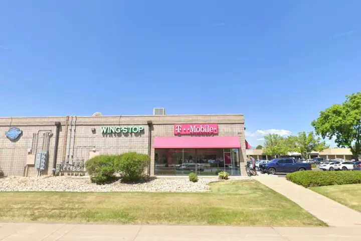 T-Mobile N Garfield Ave & E 29th St