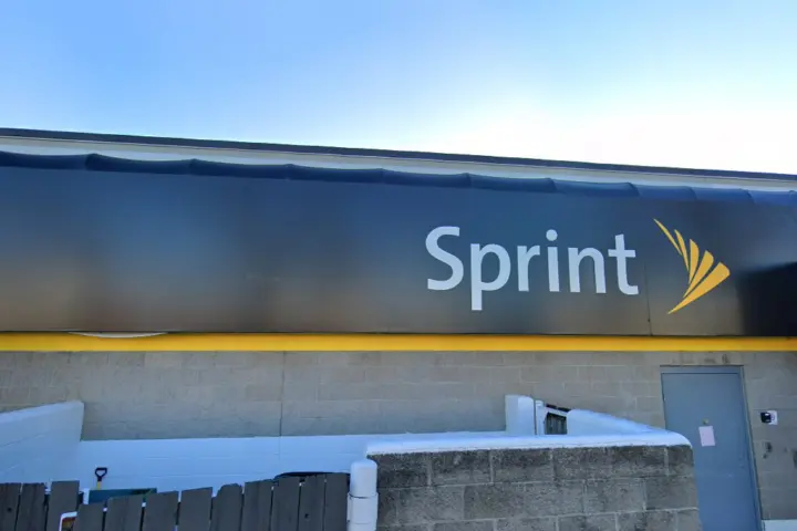 T-Mobile N Lake St & Il 31