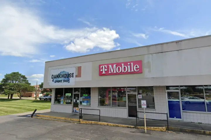 T-Mobile N Main St & E 16th St