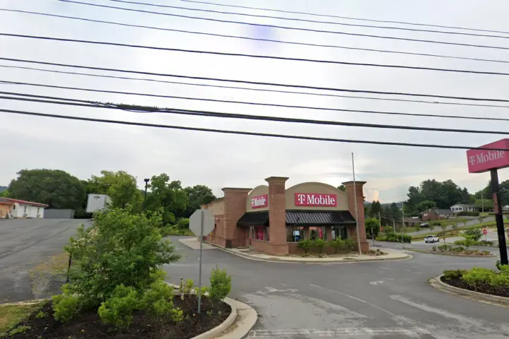 T-Mobile N Main St & Johnston Rd