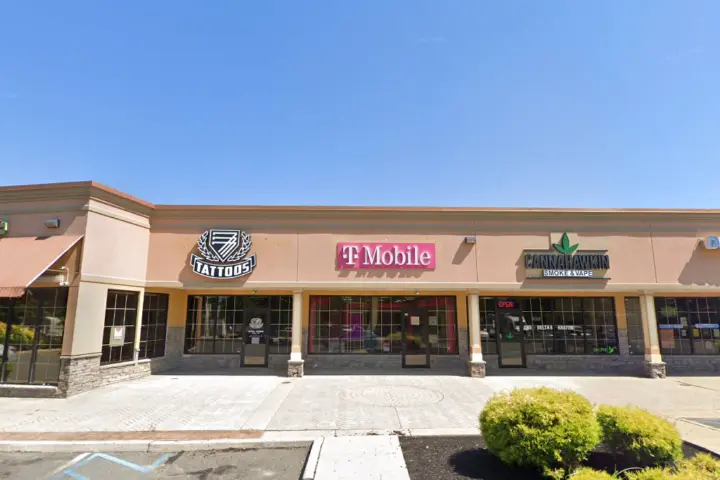 T-Mobile N Main St & Stafford Ave