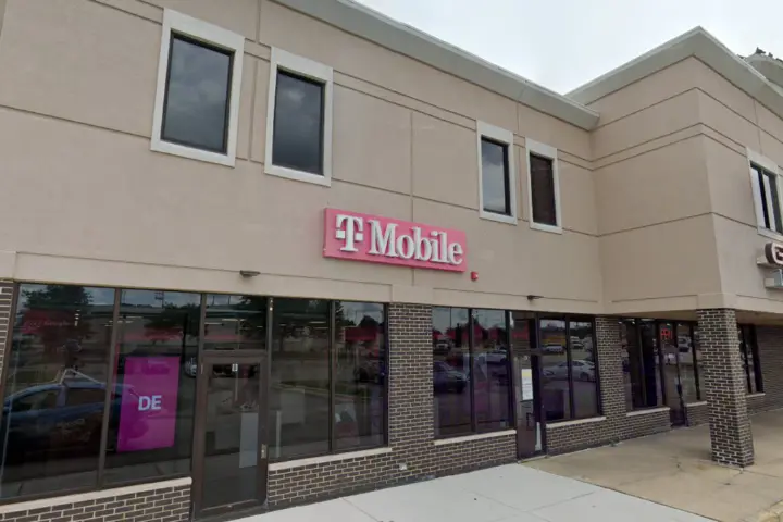 T-Mobile N Rand Rd & E Dundee Rd