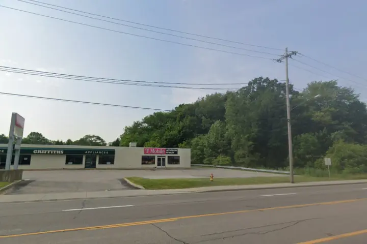 T-Mobile N Ridge Rd E & Dickenson Rd