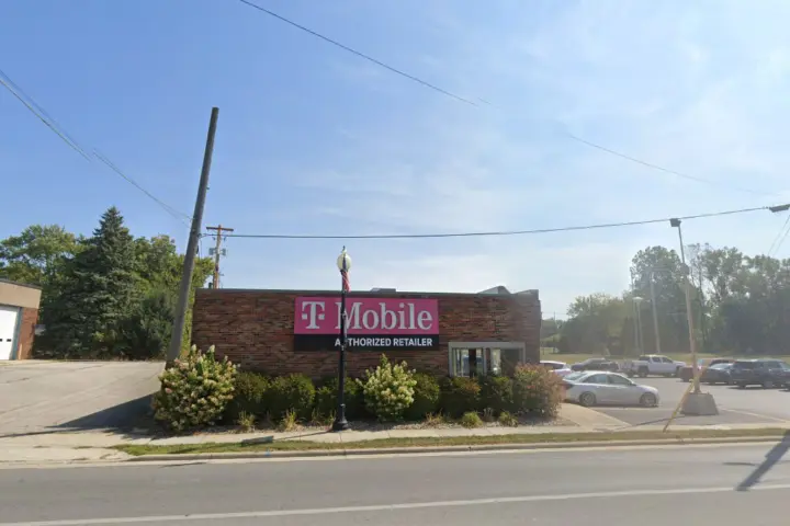 T-Mobile N Sandusky Ave & River St
