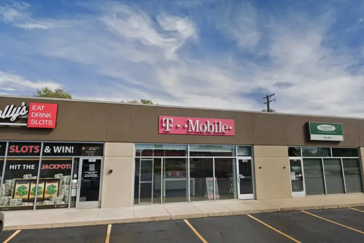 T-Mobile N State St & Cadillac Ct