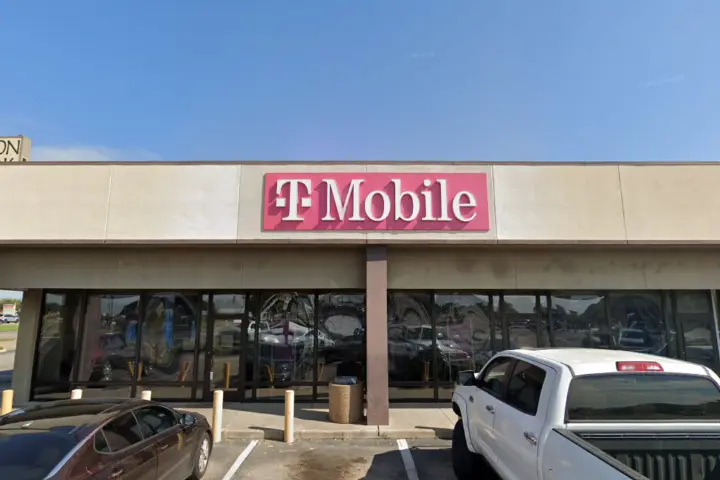 T-Mobile North Freeway & Goodson Dr
