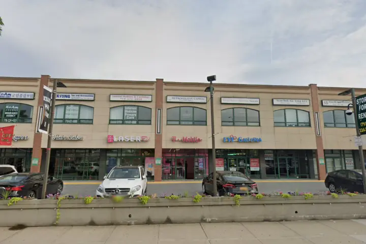 T-Mobile Northern Blvd & 195th St