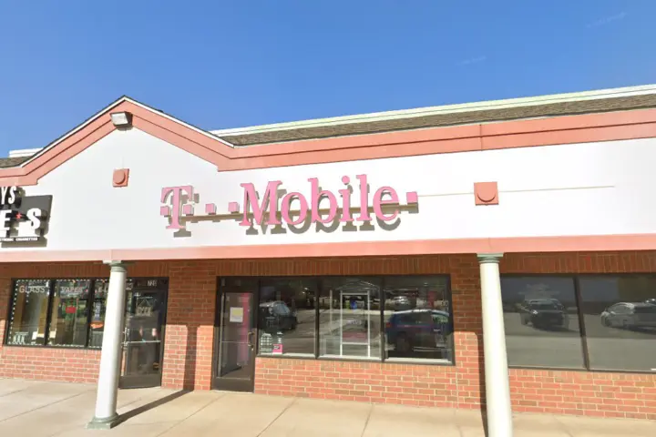 T-Mobile Northwest Hwy & Route 22