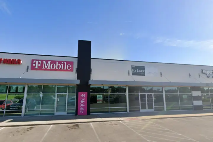 T-Mobile NW 25th St & NW Rochester Rd