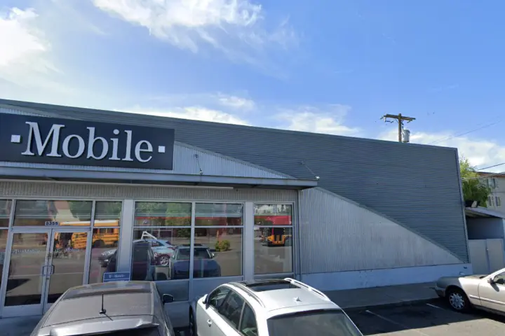 T-Mobile NW 85th St & 15th Ave NW