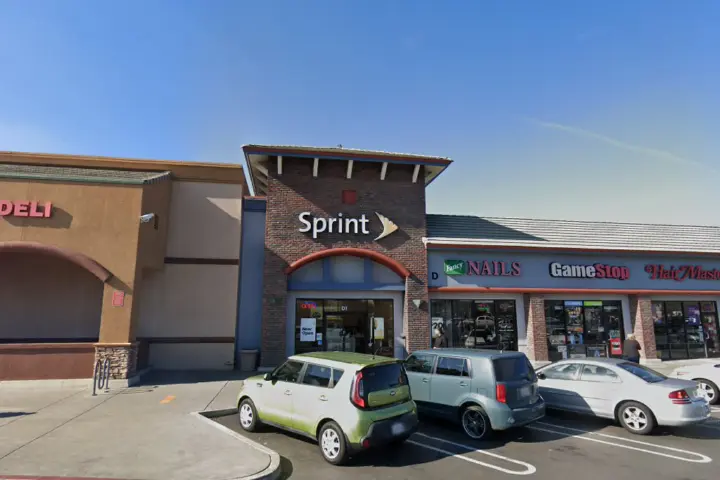 T-Mobile Oakdale Rd & Scenic Dr