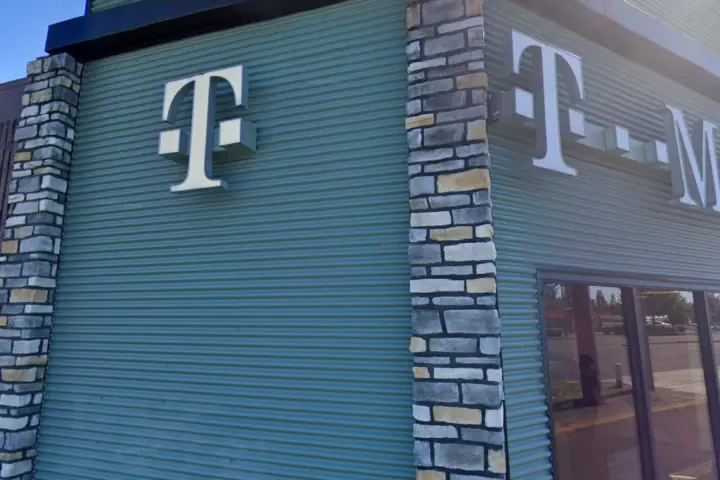 T-Mobile Ocean Beach Hwy & 32nd Ave