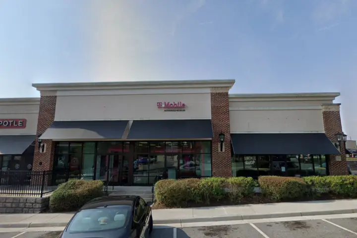 T-Mobile Old Forest Rd & Lakeside Dr