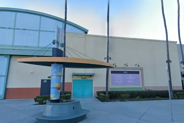 T-Mobile Outlets At Orange