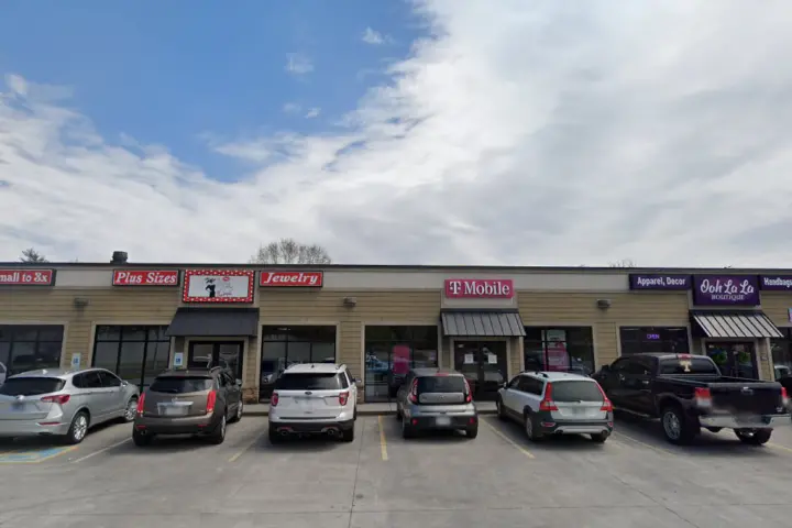 T-Mobile Parkway & Oak Dr
