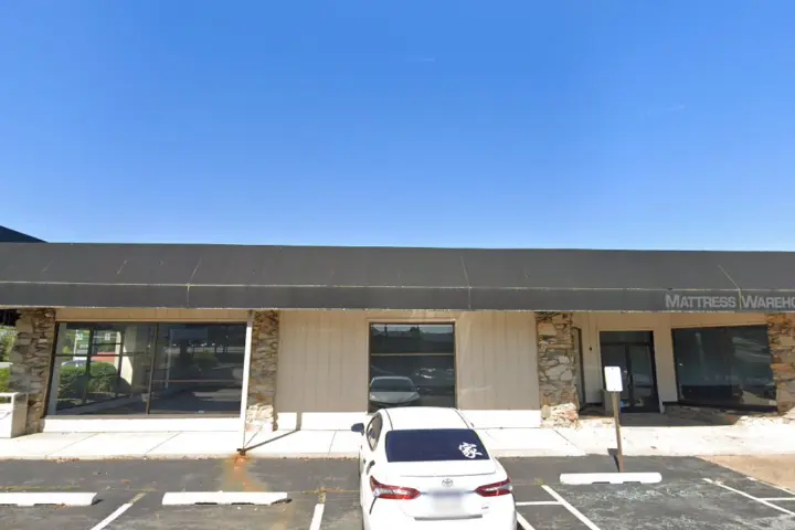 T-Mobile Paxton St & Mall Rd