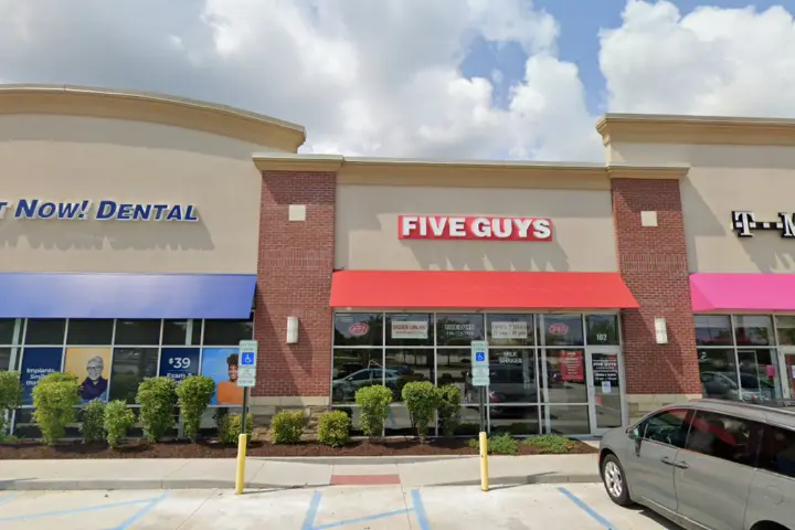 T-Mobile Pearl Rd & Hillview Way