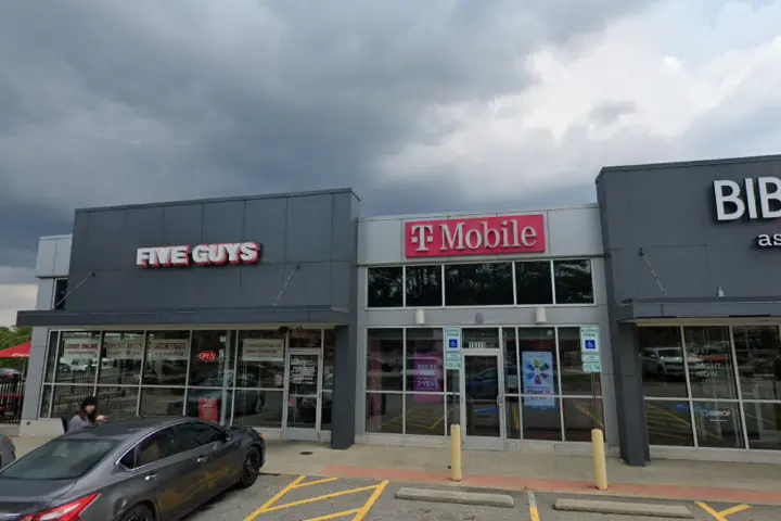 T-Mobile Pearl Rd & Lunn Rd