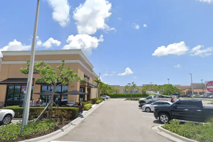 T-Mobile Pine Island Rd & Hibscus Dr