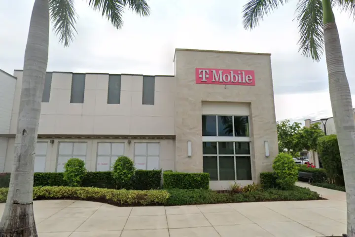 T-Mobile Pines Blvd & Palm Ave