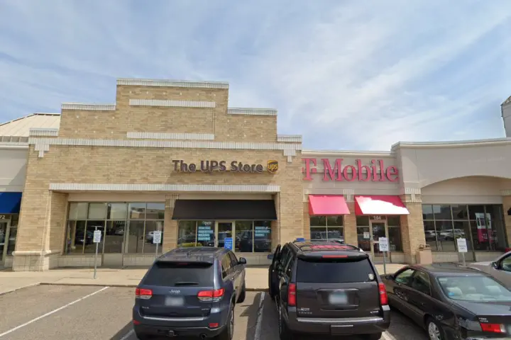 T-Mobile Pioneer Trl & N Chestnut St