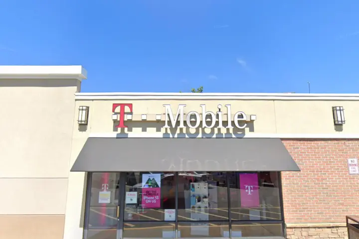 T-Mobile Plaza Center Mall