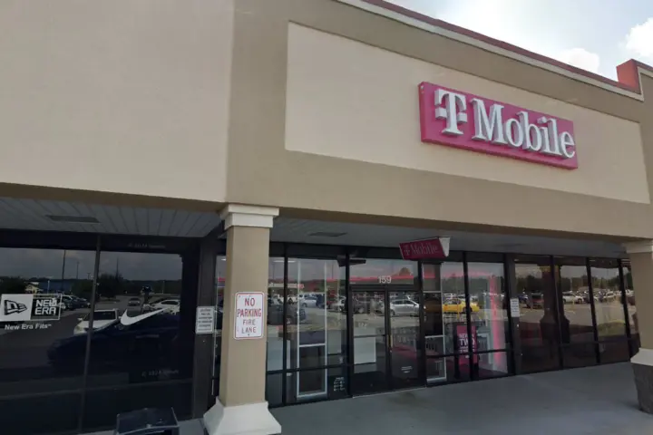 T-Mobile Plaza Dr & I-74a