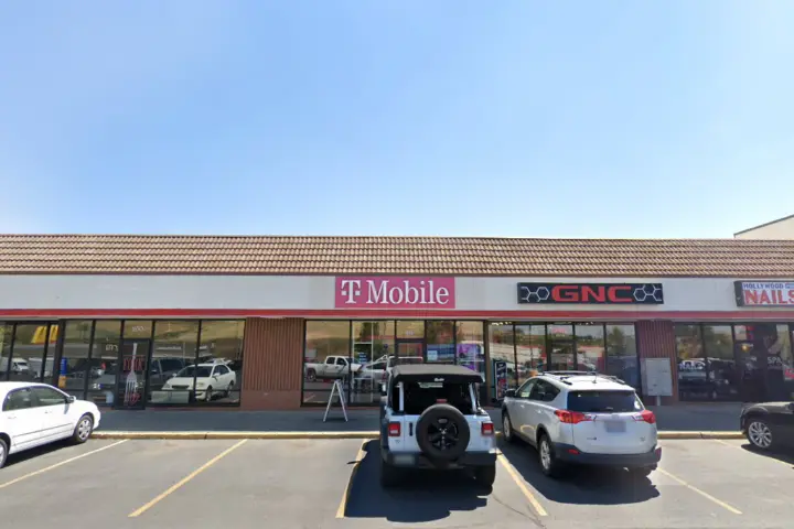T-Mobile Pullman, S Grand Ave