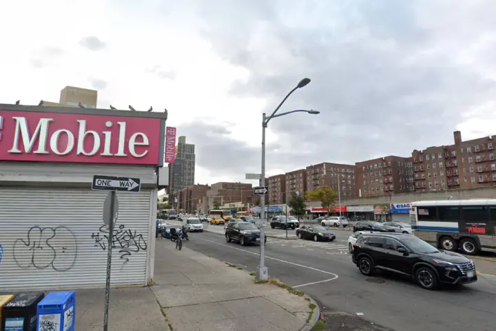 T-Mobile Queens Blvd & 63rd Dr