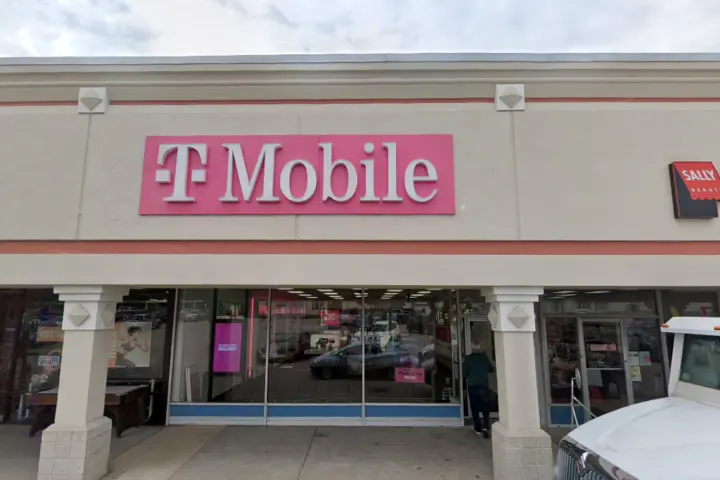 T-Mobile River City Plaza