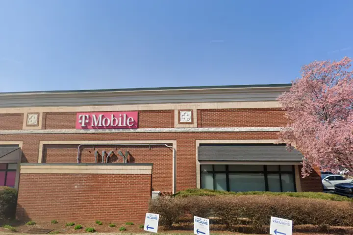 T-Mobile River Hwy & Ervin Rd
