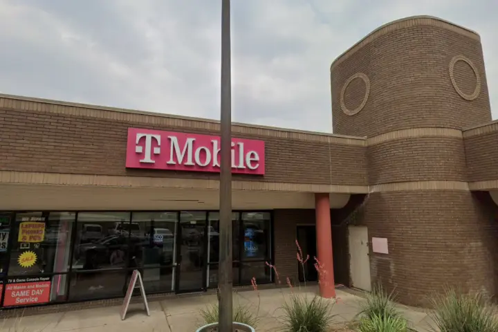 T-Mobile Riverside & Pleasant Valley